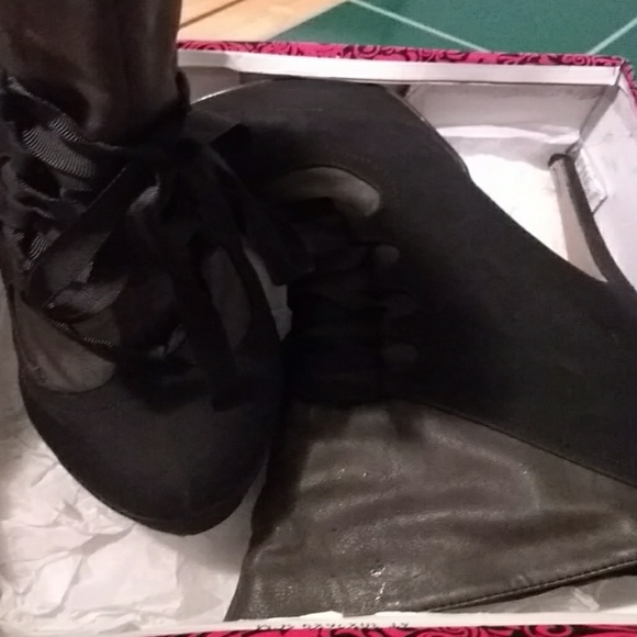 Boots - Picture 2 of 3